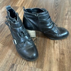 Lace up buckle black booties